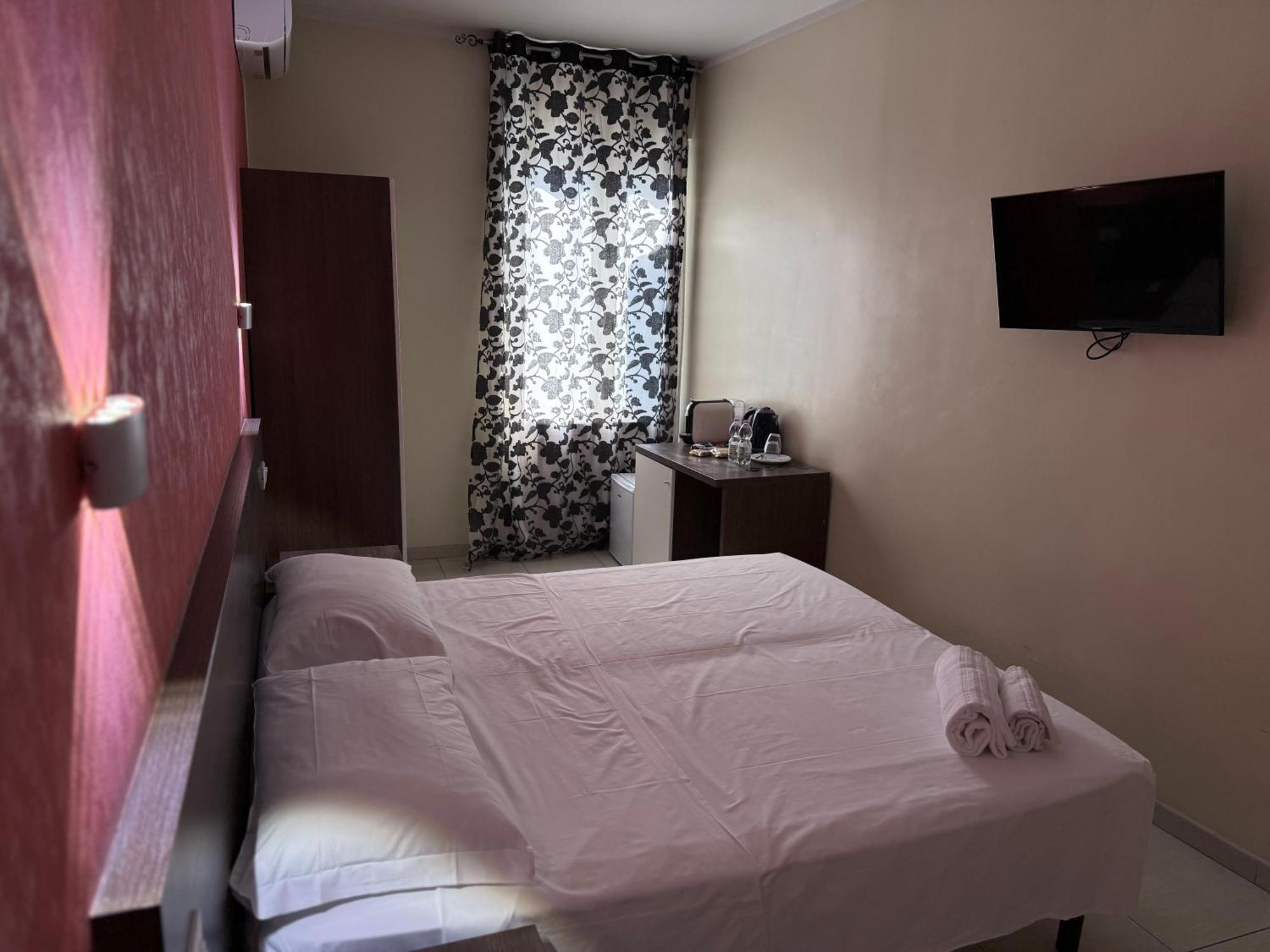 Tiburtina Hotel Holiday — Photos 1