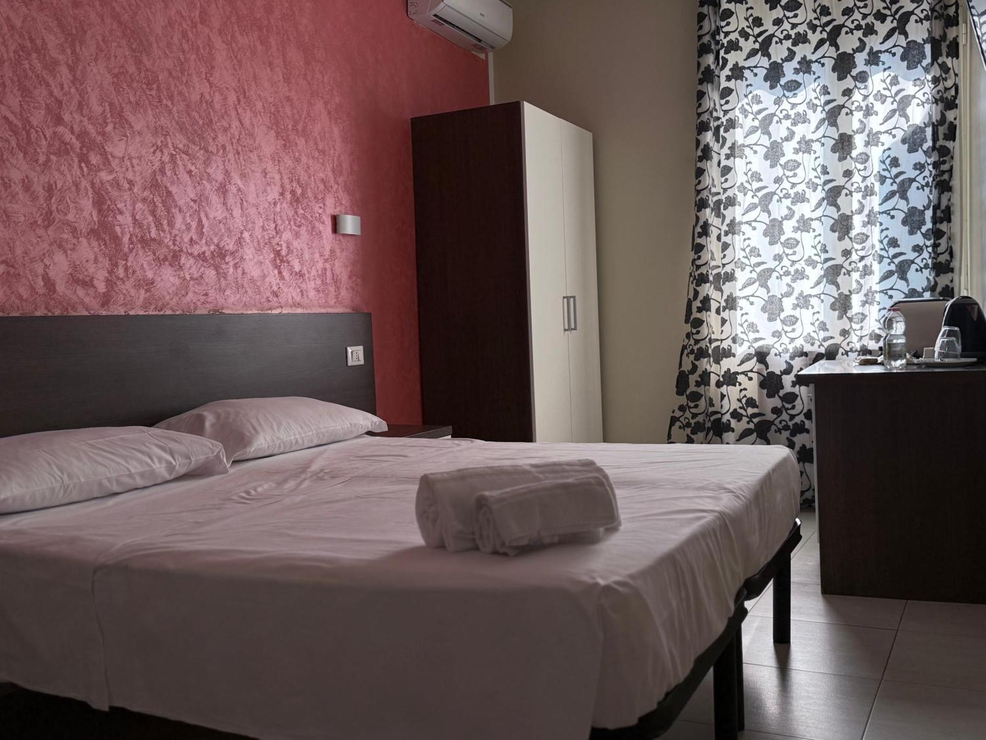Tiburtina Hotel Holiday — Photos 2